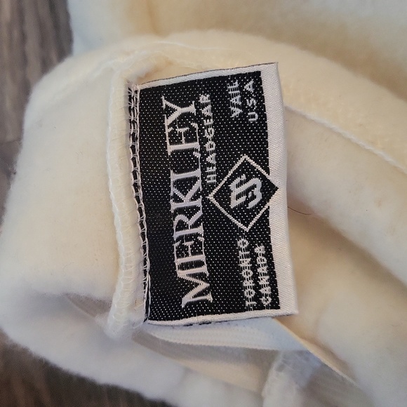 Merkley l made in canada l mittens l cream colour l like new l new condition - Picture 4 of 7